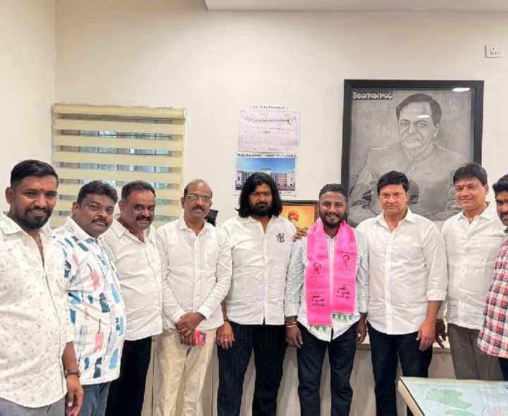 బీఆర్ఎస్లో చేరిన తోట రూపేందర్ రెడ్డి.