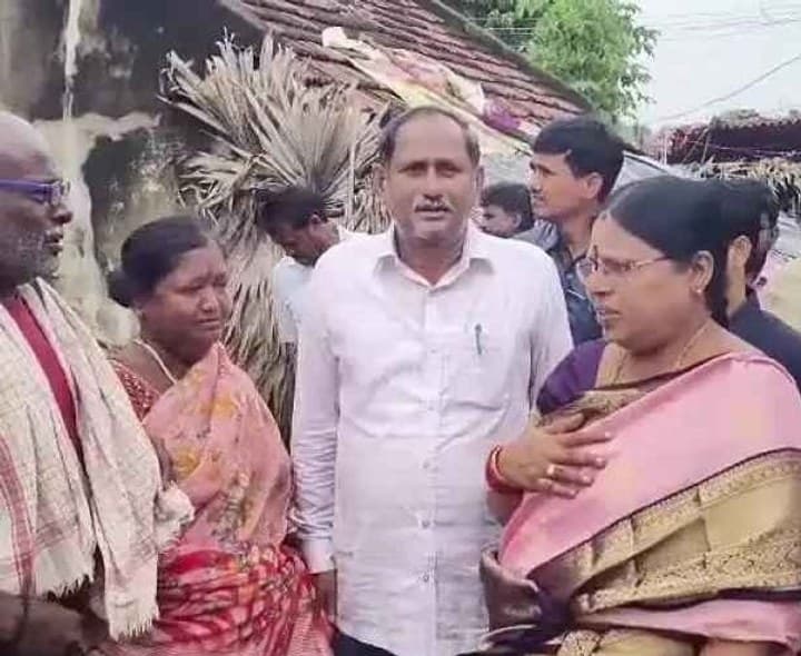 బాధిత కుటుంబానికి ఎమ్మెల్యే భరోసా - Udayam