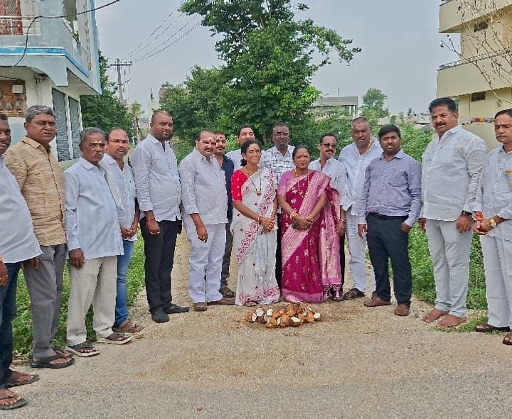 సిరిసిల్ల 3వ వార్డులో రూ.5 లక్షలతో కాలువకు భూమిపూజ - Udayam