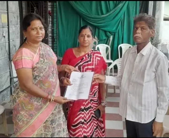 క్యాన్సర్ బాధితునికి సీఎం సహాయనిధి - Udayam