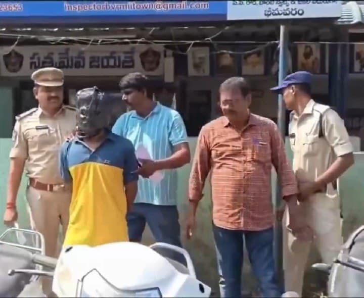 భీమవరంలో బైకుల దొంగ అరెస్ట్ - Udayam