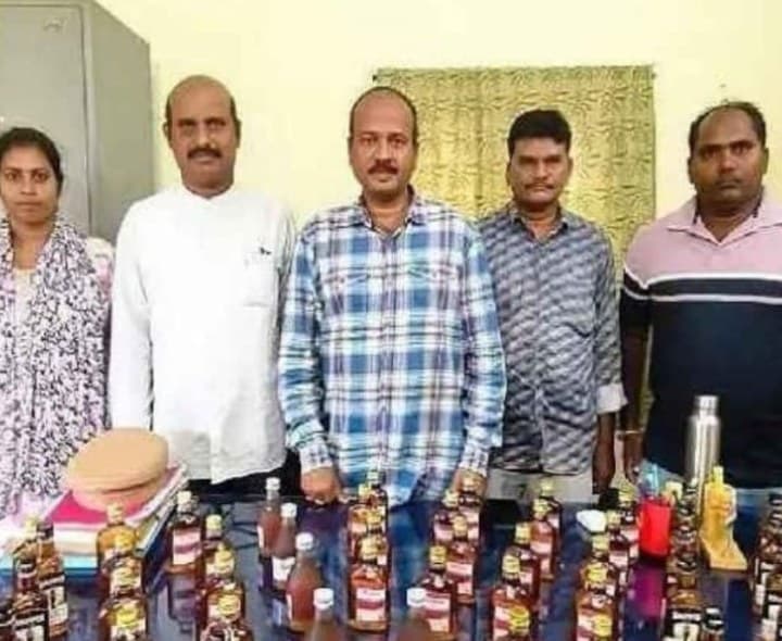 బెల్ట్ షాపుపై దాడులు.. మహిళ అరెస్ట్ - Udayam