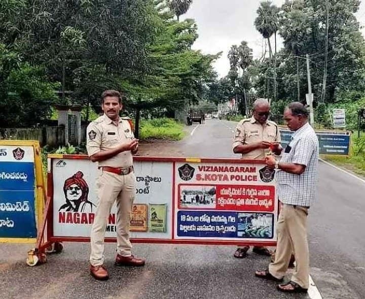 నిబంధనలు పాటిసూ సురక్షితంగా ప్రయాణించాలి - CI - Udayam