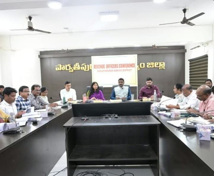 గ్రామసభల్లో భూముల రిజిస్ట్రేషన్లు - Udayam