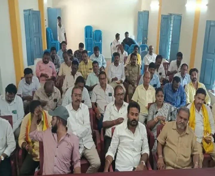 వీరఘట్టం మండలంలో 63 పోలింగ్ కేంద్రాల ఏర్పాటుకు తీర్మానం - Udayam