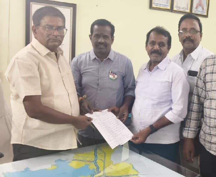 పెరిగిన వార్డులకు అనుగుణంగా ఎస్సి ఎస్టీ లకు 8 సీట్లు పెంచాలి - Udayam