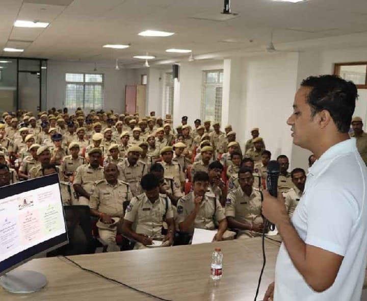 నిరసనల సమయంలో సంయమనం పాటించాలి ఎస్పీ - Udayam