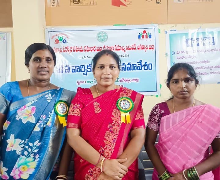 మహిళా సంఘాలకు వారధిగా జిల్లా సమాఖ్య - Udayam