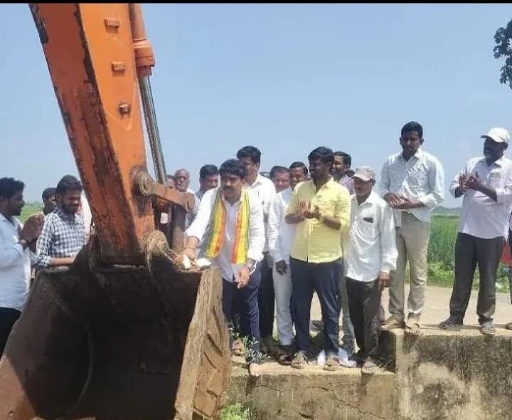 రామి గెడ్డలో గుర్రపు డెక్క తొలగింపు పనులు ప్రారంభం - Udayam