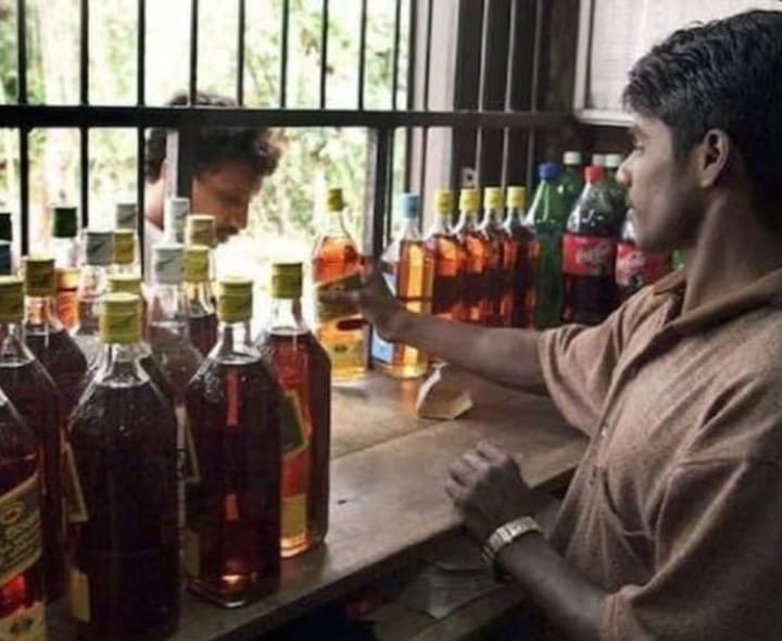 రెన్యువల్ కాని 30 మద్యం దుకాణాలకు నోటిఫికేషన్ - Udayam