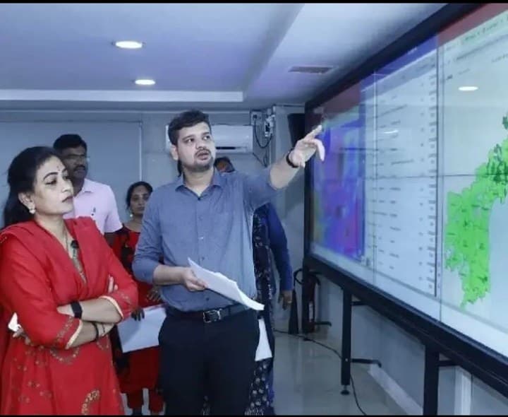 వేటకు వెళ్లొద్దు - బోట్లు జాగ్రత్త - Udayam