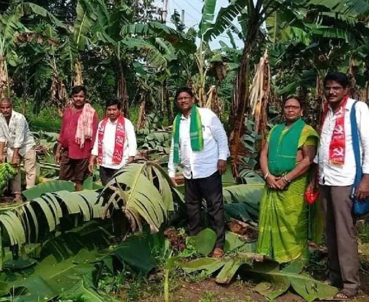 నష్టపోయిన రైతులకు పరిహారం ఇవ్వాలి - Udayam