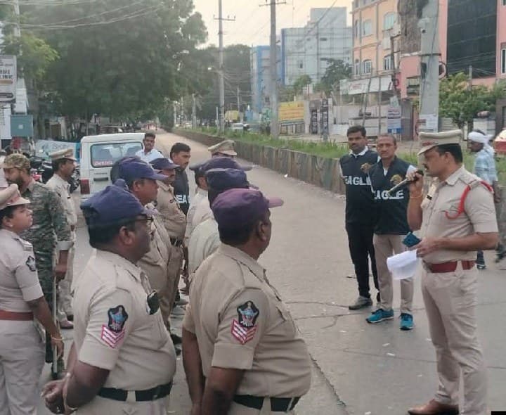 కార్డాన్ సెర్చ్లో 35 వాహనాలు స్వాధీనం - Udayam