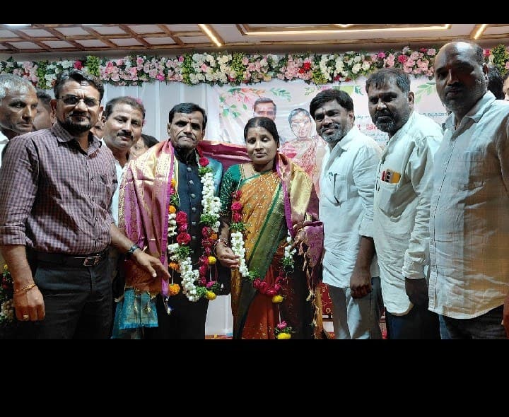 పదవీ విరమణ పొందిన ఆనంద్కుమార్ సార్కు ఘన సన్మానం - Udayam