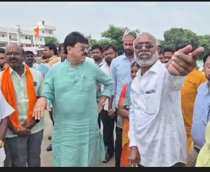 మార్కెట్ యార్డ్ పరిశీలించిన ఎమ్మెల్యే - Udayam