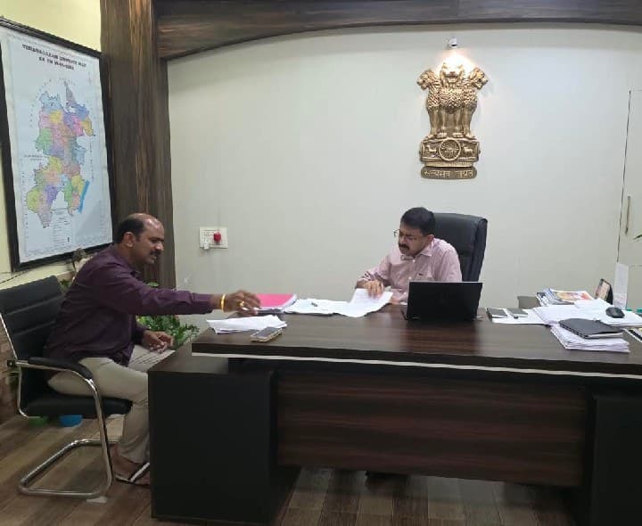 ప్రజా దర్భార్ సమస్యలు కలెక్టర్ దృష్టికి తీసుకు వెళ్లిన ఎంపీ - Udayam