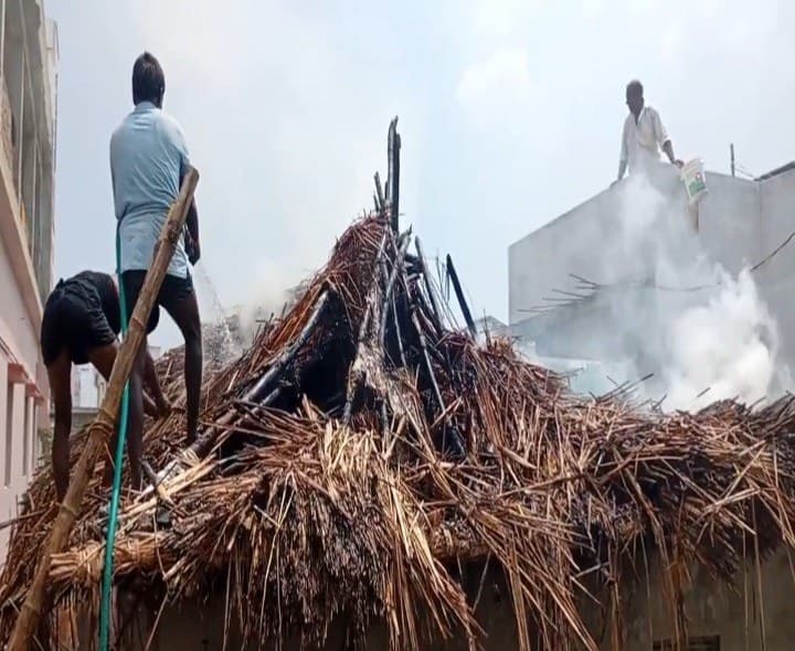 ఉప్పుటూరులో అగ్నిప్రమాదం - Udayam