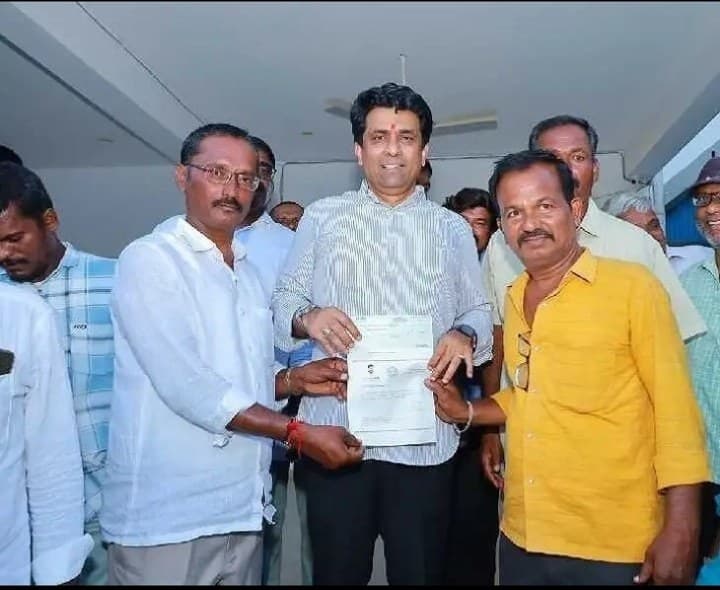 CMRF చెక్కు పంపిణీ చేసిన ఎమ్మెల్యే - Udayam