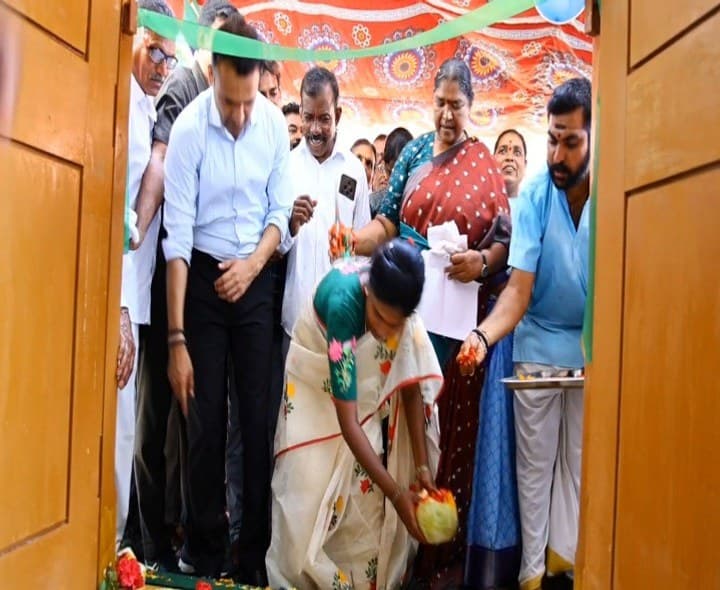సౌర విద్యుత్ ప్లాంట్లు ప్రారంభం - Udayam