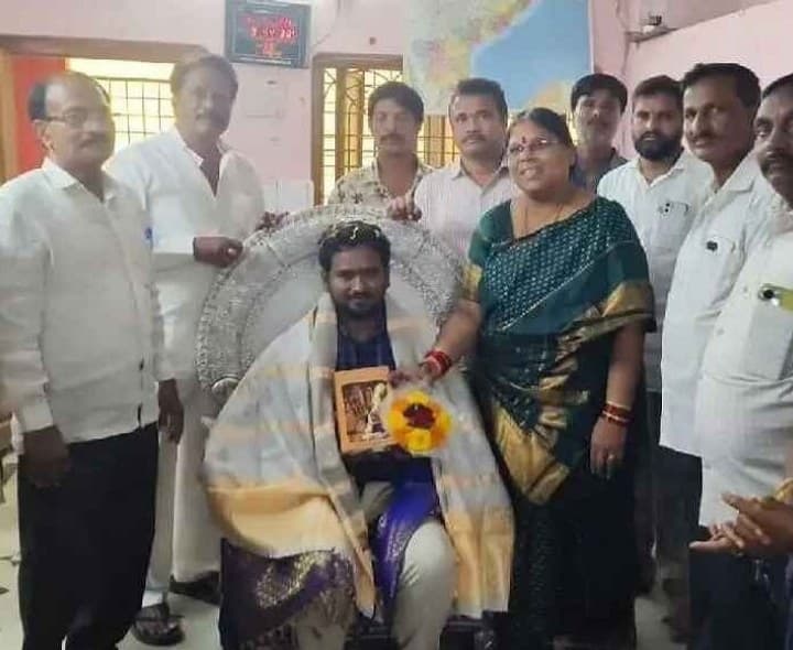 పోటీ పరీక్షలకు గ్రంధాలయాలను సద్వినియోగం చేసుకోవాలి - Udayam