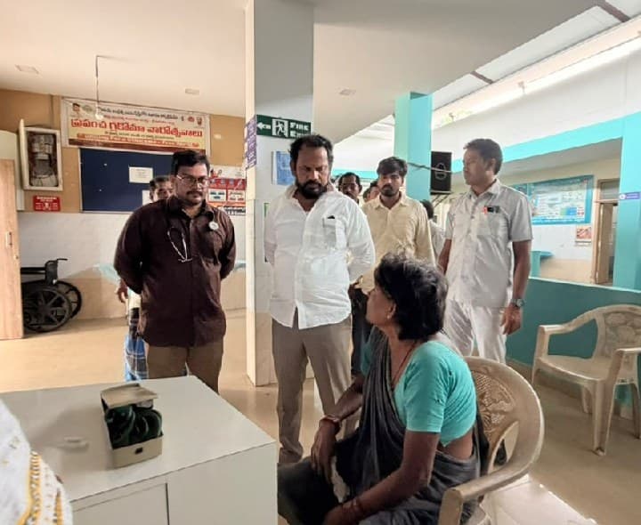 ప్రభుత్వాసుపత్రిలో ఎమ్మెల్యే తనిఖీ - Udayam
