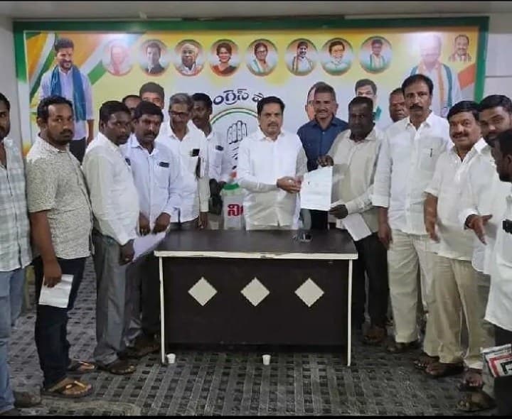 సీఎంఆర్ఎఫ్ చెక్కులు పంపిణీ చేసిన ఎమ్మెల్యే - Udayam