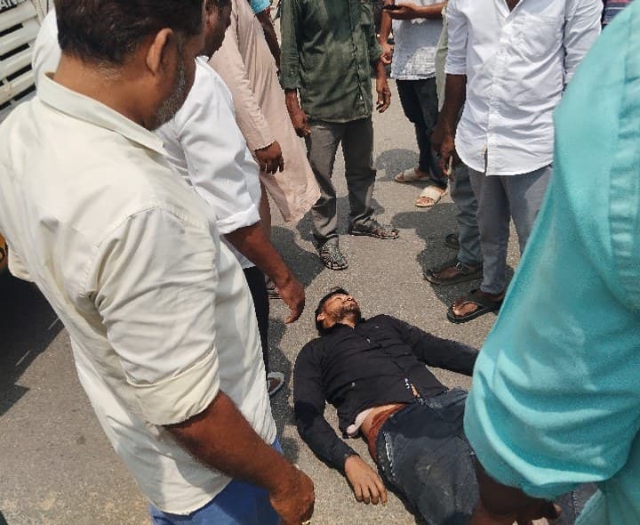 కలెక్టరేట్ ముందు బస్సు-స్కూటీ ఢీ - Udayam