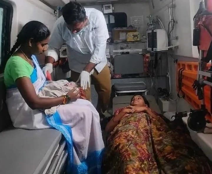 108 అంబులెన్స్ లో గర్భిణికి సుఖ ప్రసవం - Udayam