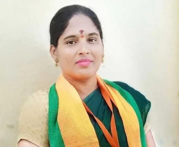 బీజేపీ జిల్లా సోషల్ మీడియా కన్వీనర్గా వరలక్ష్మీ - Udayam