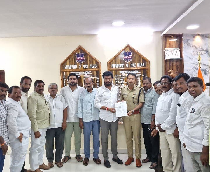 మాళ్విక సోయా విత్తన కంపెనీపై కేసు నమోదు చేయాలి - Udayam