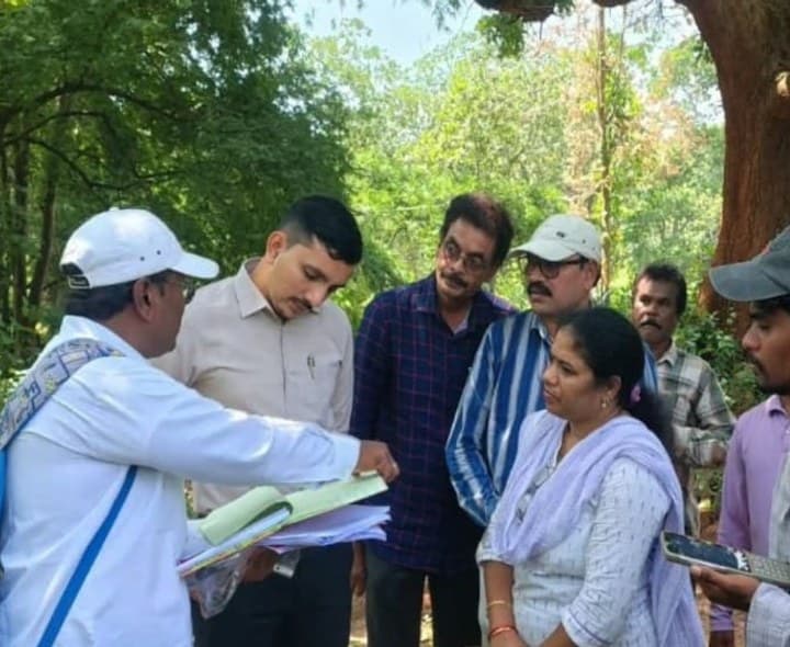రీసర్వే ప్రక్రియను పరిశీలించిన సబ్ కలెక్టర్ - Udayam