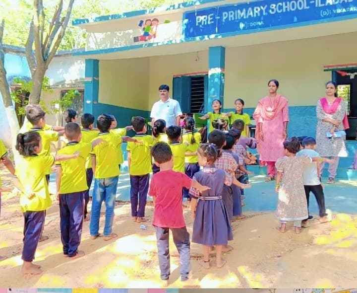 ప్రాథమిక పాఠశాలను తనిఖీ చేసిన ఎంఈవో వెంకట్ - Udayam