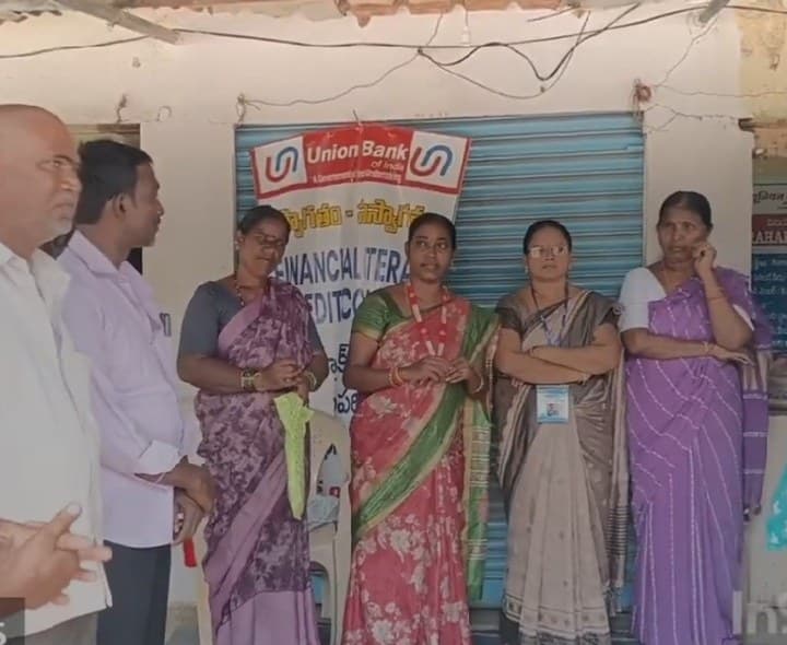 సైబర్ నేరాలపై ఖాతాదారులకు అవగాహన