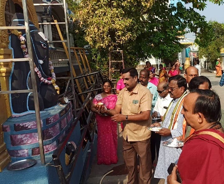 పచ్చ కర్పూరంతో శ్రీవారి ఆలయం శుద్ధి - Udayam