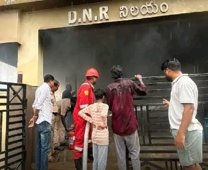 అమలాపురంలో అగ్నిప్రమాదం - Udayam