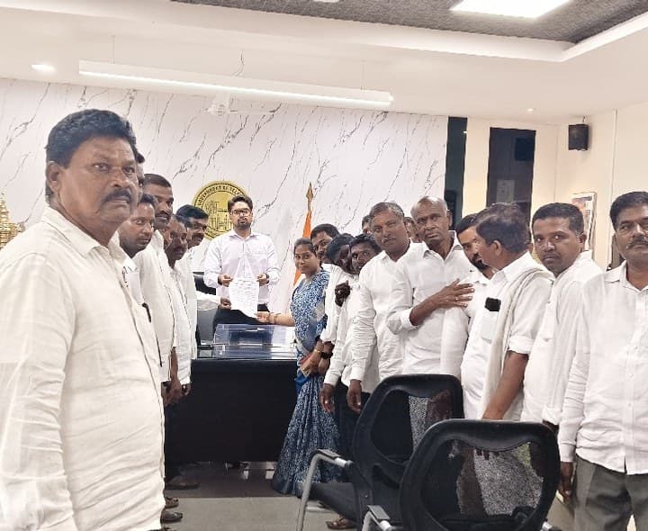 గ్రామపంచాయతీ ఉప సర్పంచులకు చెక్కు పవర్ రద్దు చేయండి