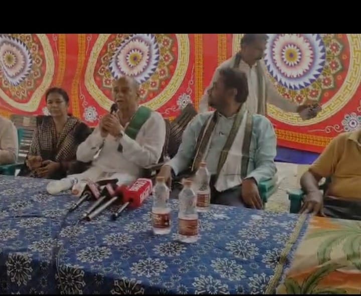 ఉండవల్లిలో రాజధాని రైతులతో మాటామంతీ - Udayam