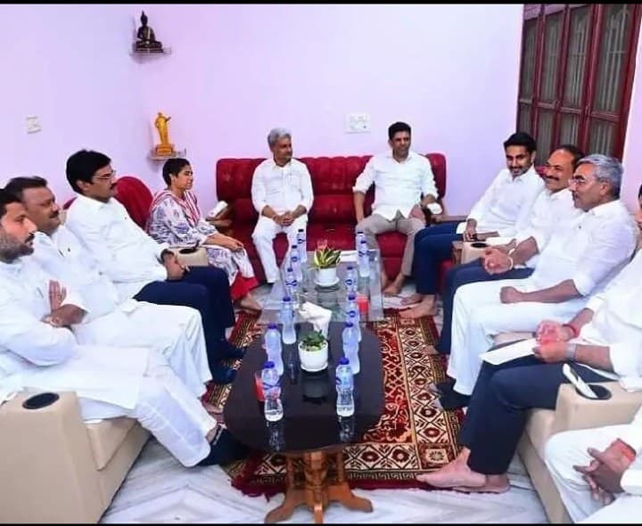 గుంటూరు మేయర్ రేస్లో ఉన్నది వీళ్లేనా - Udayam