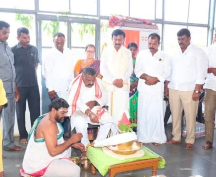వరుణ యాగంలో ఎమ్మెల్యే - Udayam