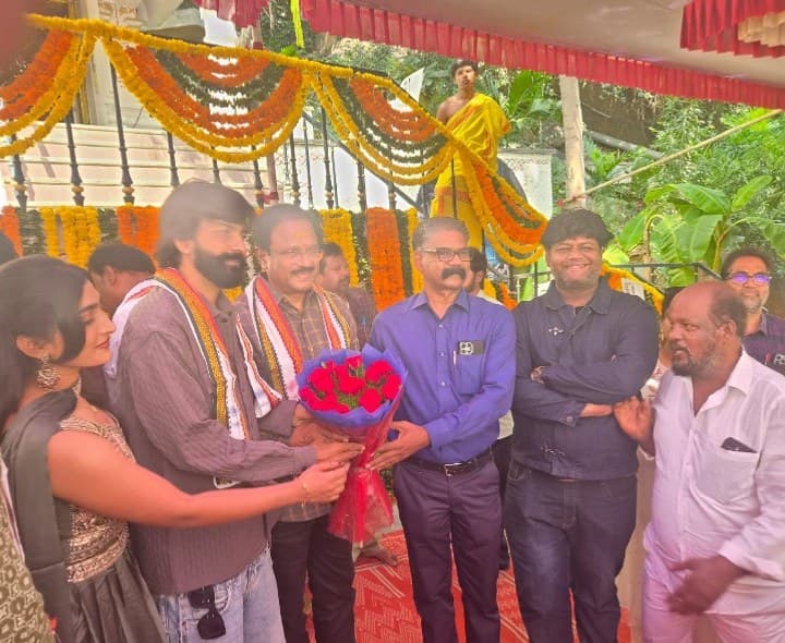 ‘పోతిరెడ్డిపల్లి’ సినిమా పూజా కార్యక్రమానికి మాజీ మంత్రి - Udayam