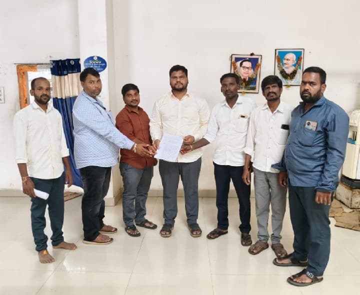 విద్యుత్ సమస్యపై ప్రశ్నిస్తే దురుసు ప్రవర్తన - Udayam